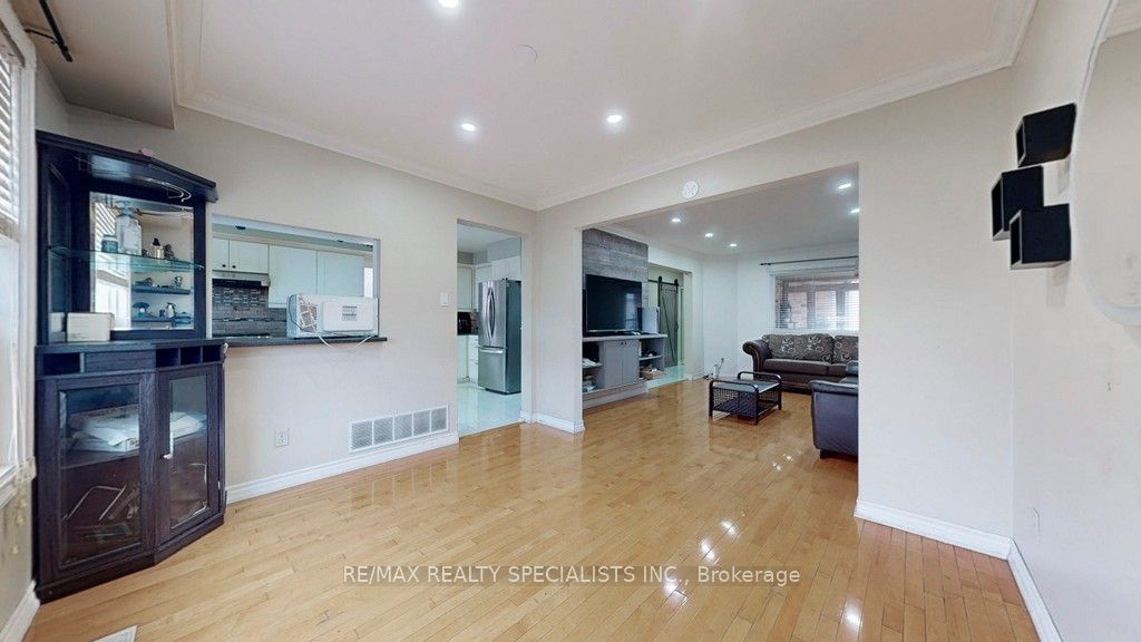 30 Myrtle Crt