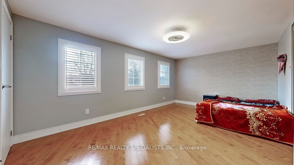 30 Myrtle Crt