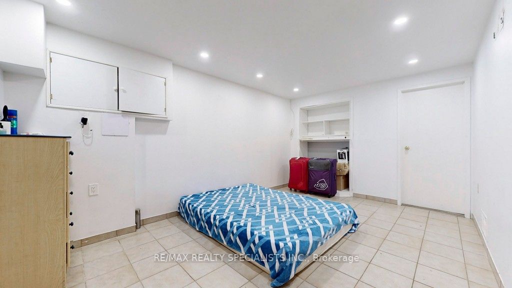 30 Myrtle Crt