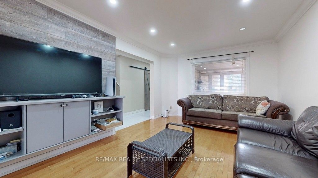 30 Myrtle Crt
