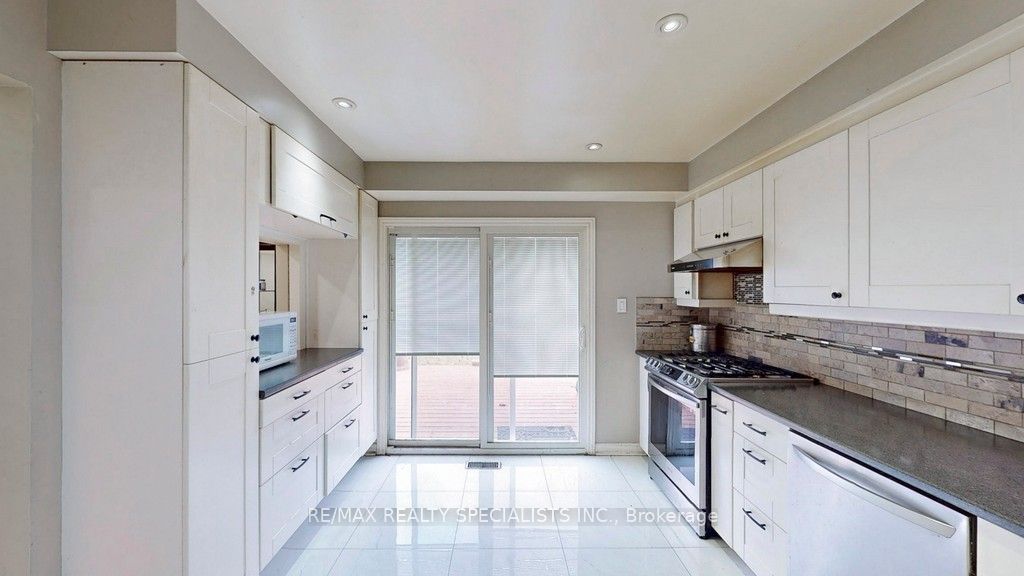 30 Myrtle Crt