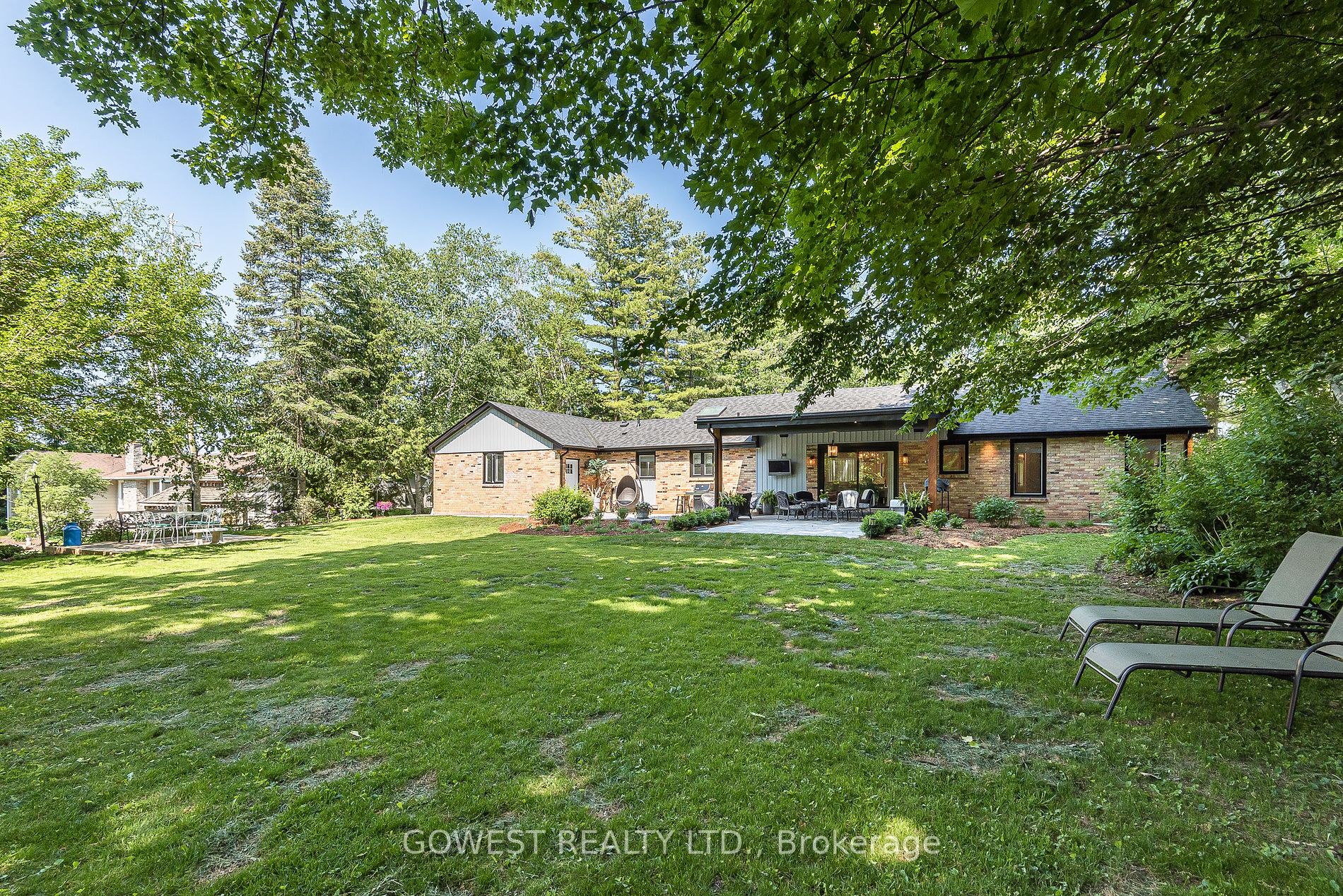 1300 1 Side Road