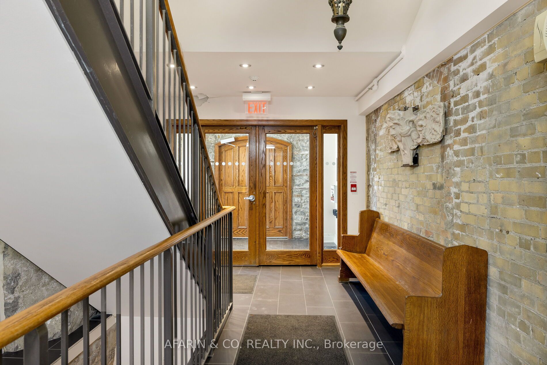 384 Sunnyside Avenue, #101