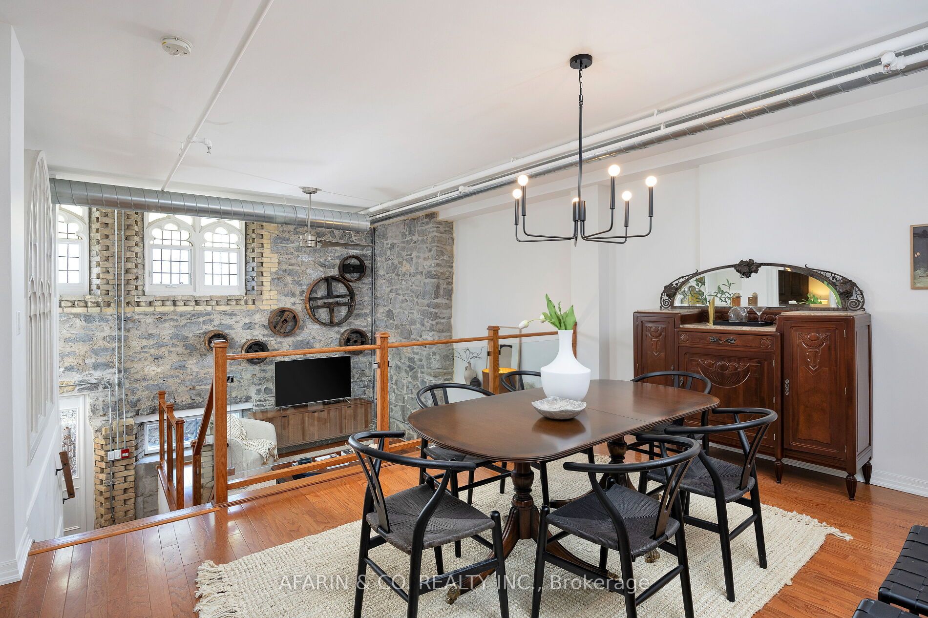 384 Sunnyside Avenue, #101