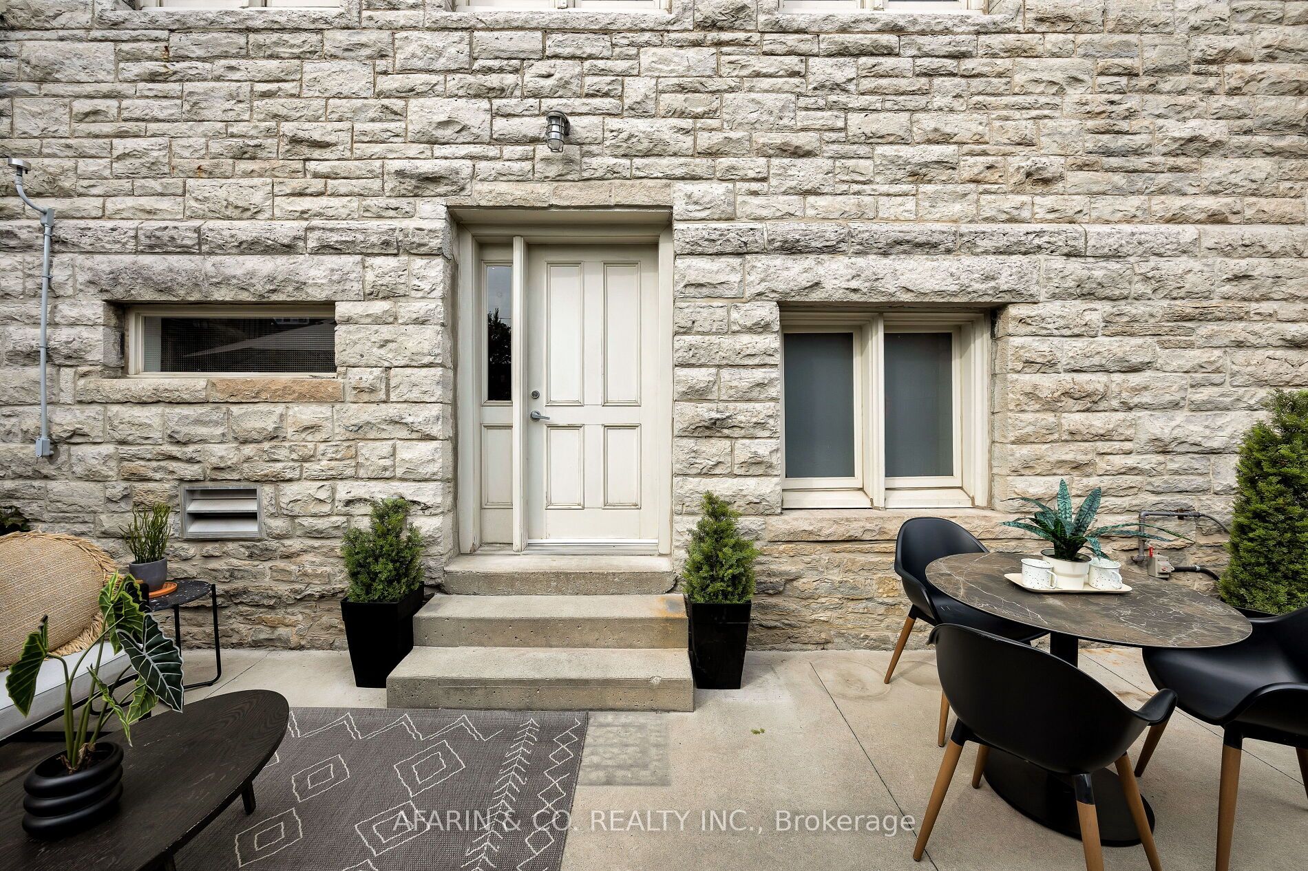384 Sunnyside Avenue, #101