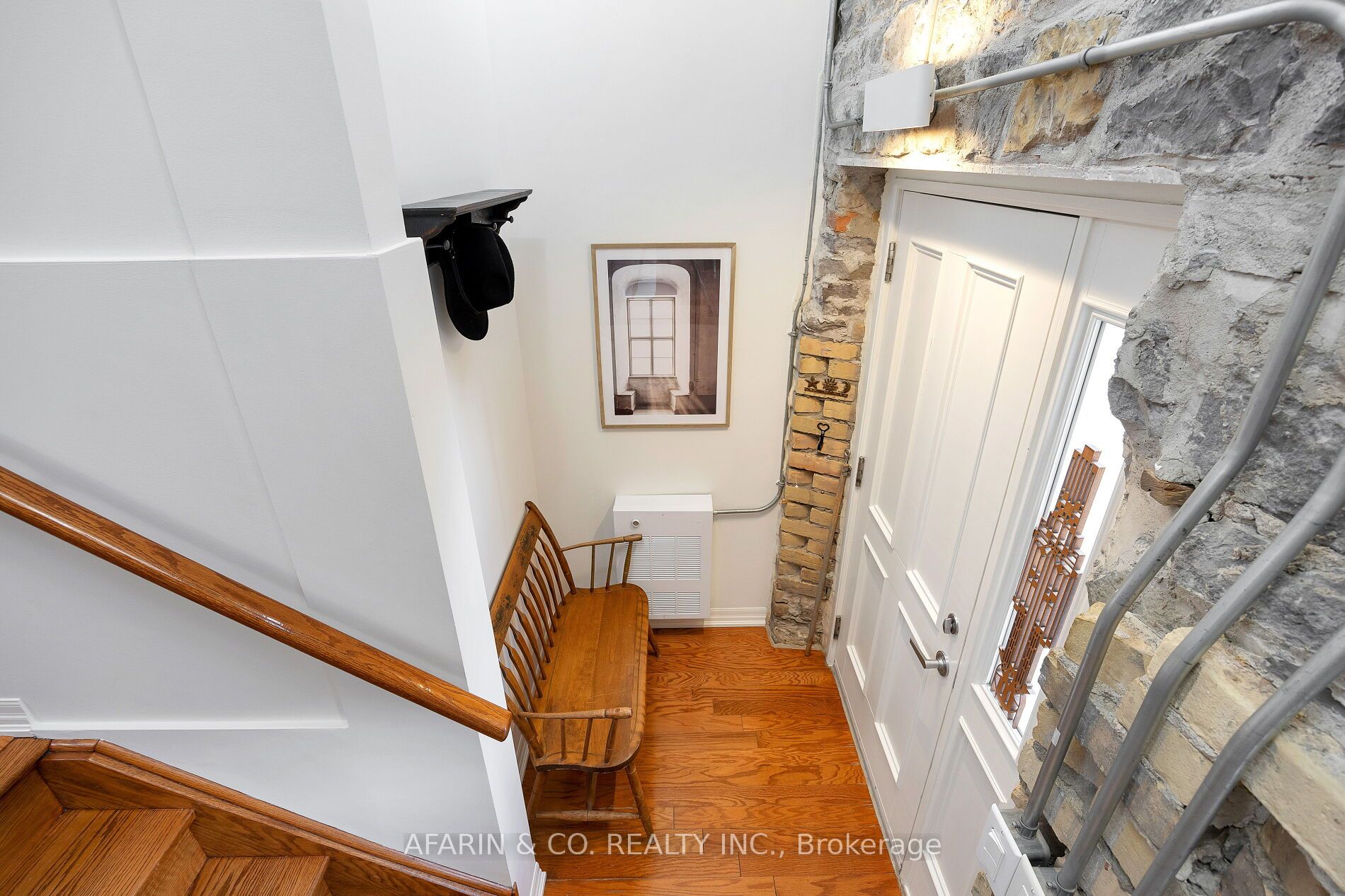 384 Sunnyside Avenue, #101