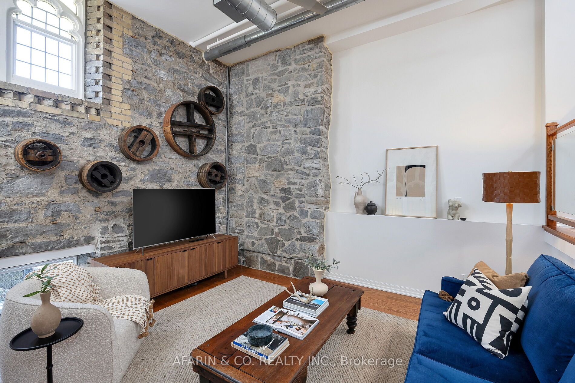 384 Sunnyside Avenue, #101
