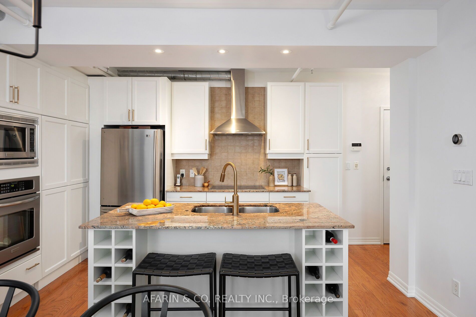 384 Sunnyside Avenue, #101