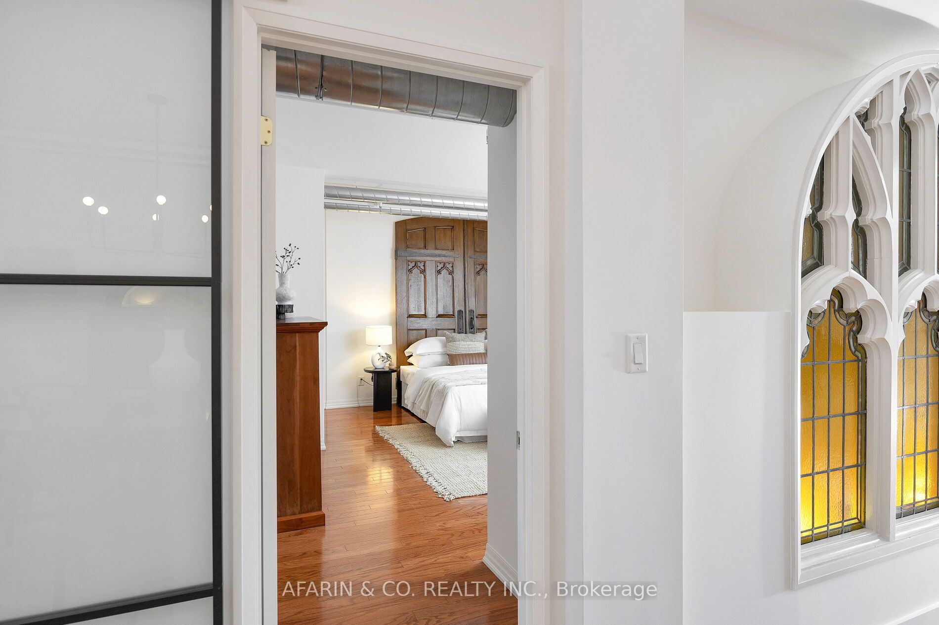 384 Sunnyside Avenue, #101