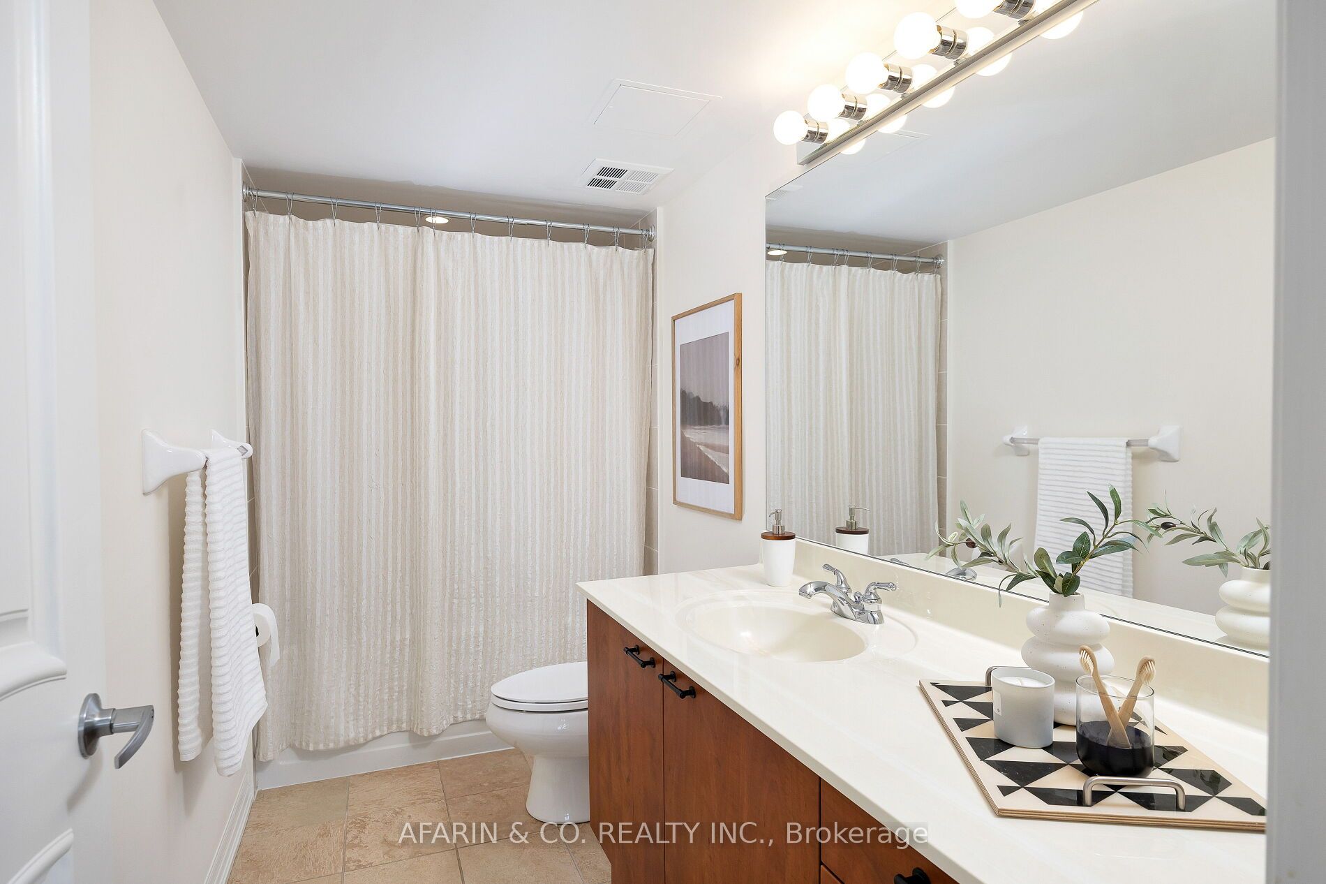 384 Sunnyside Avenue, #101