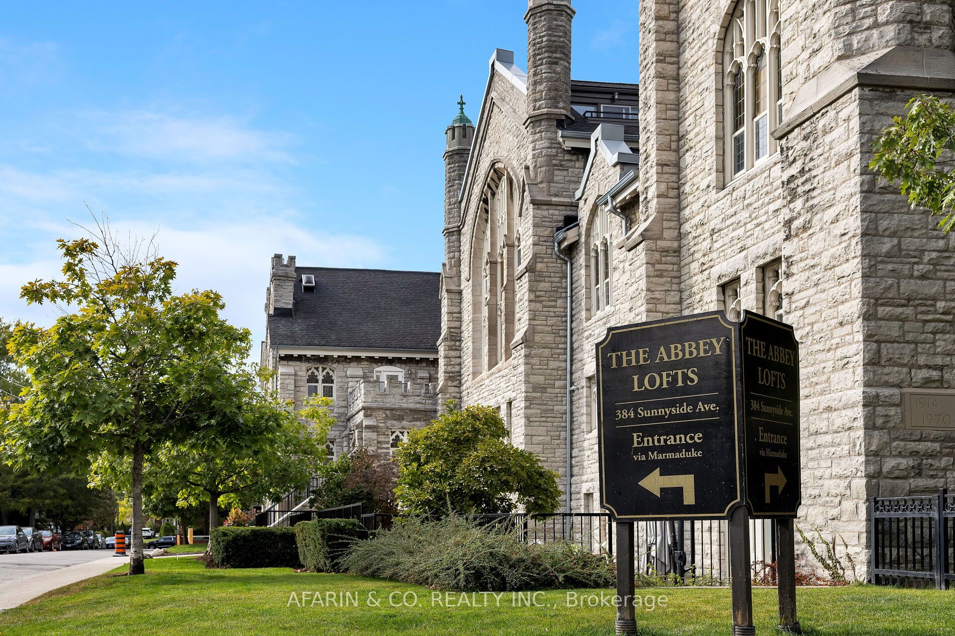 384 Sunnyside Avenue, #101