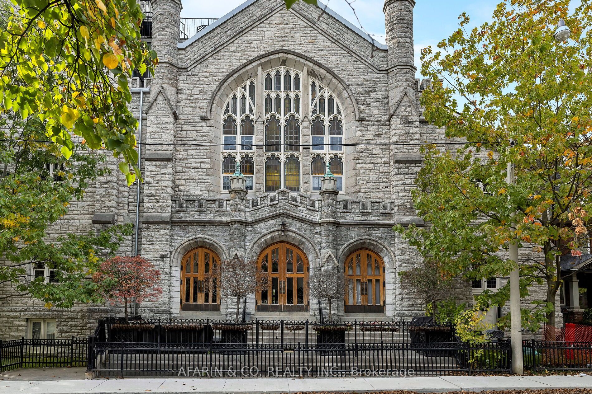 384 Sunnyside Avenue, #101