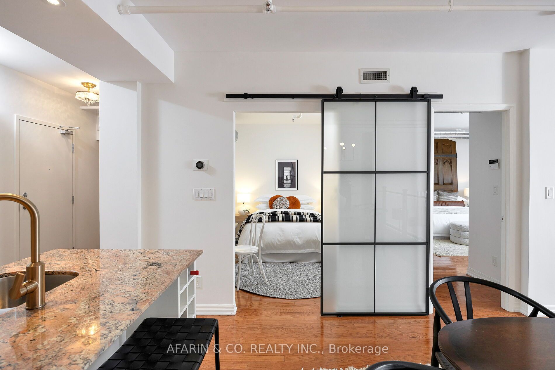 384 Sunnyside Avenue, #101