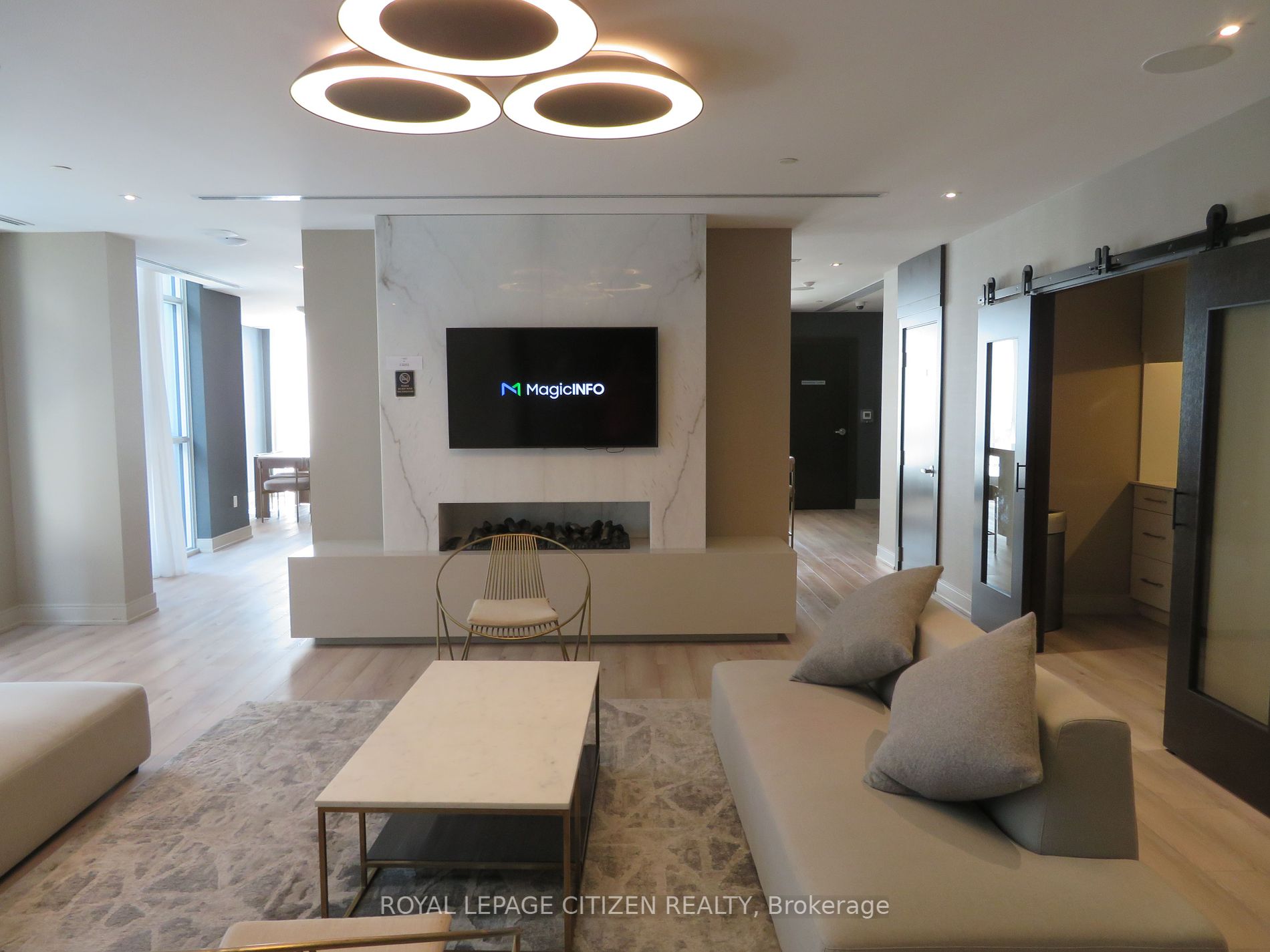 8 Nahani Way #3418