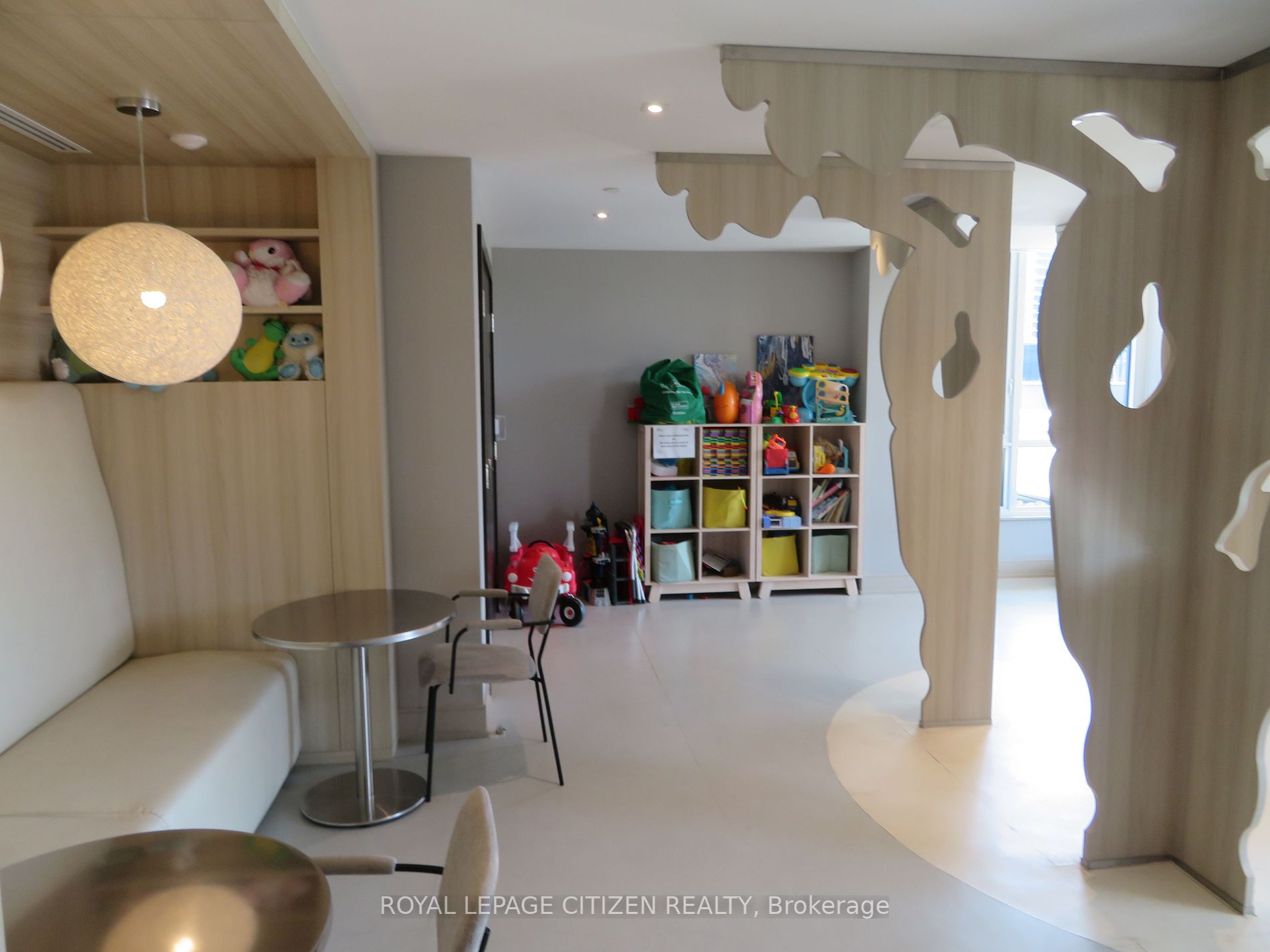 8 Nahani Way #3418