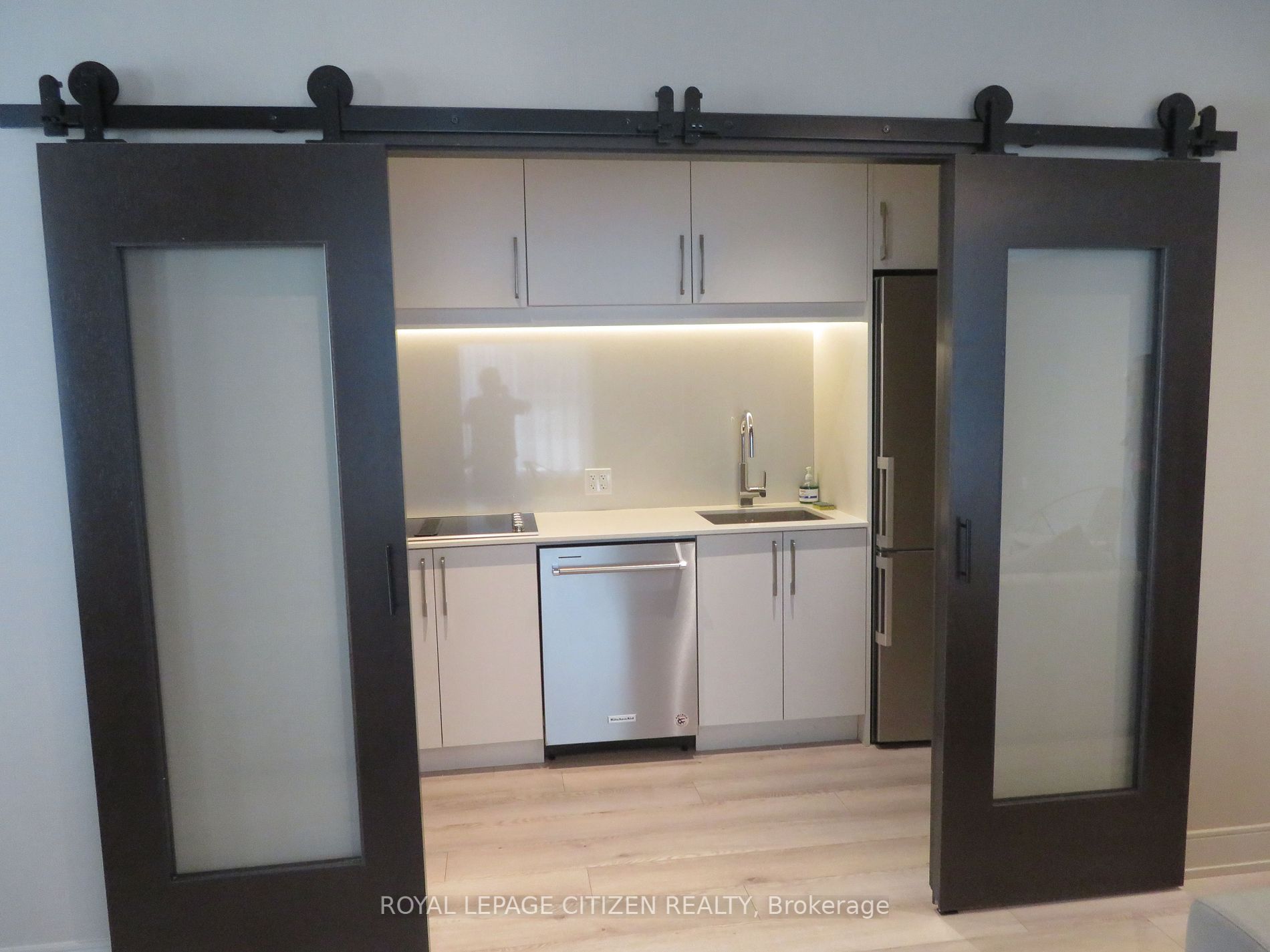 8 Nahani Way #3418