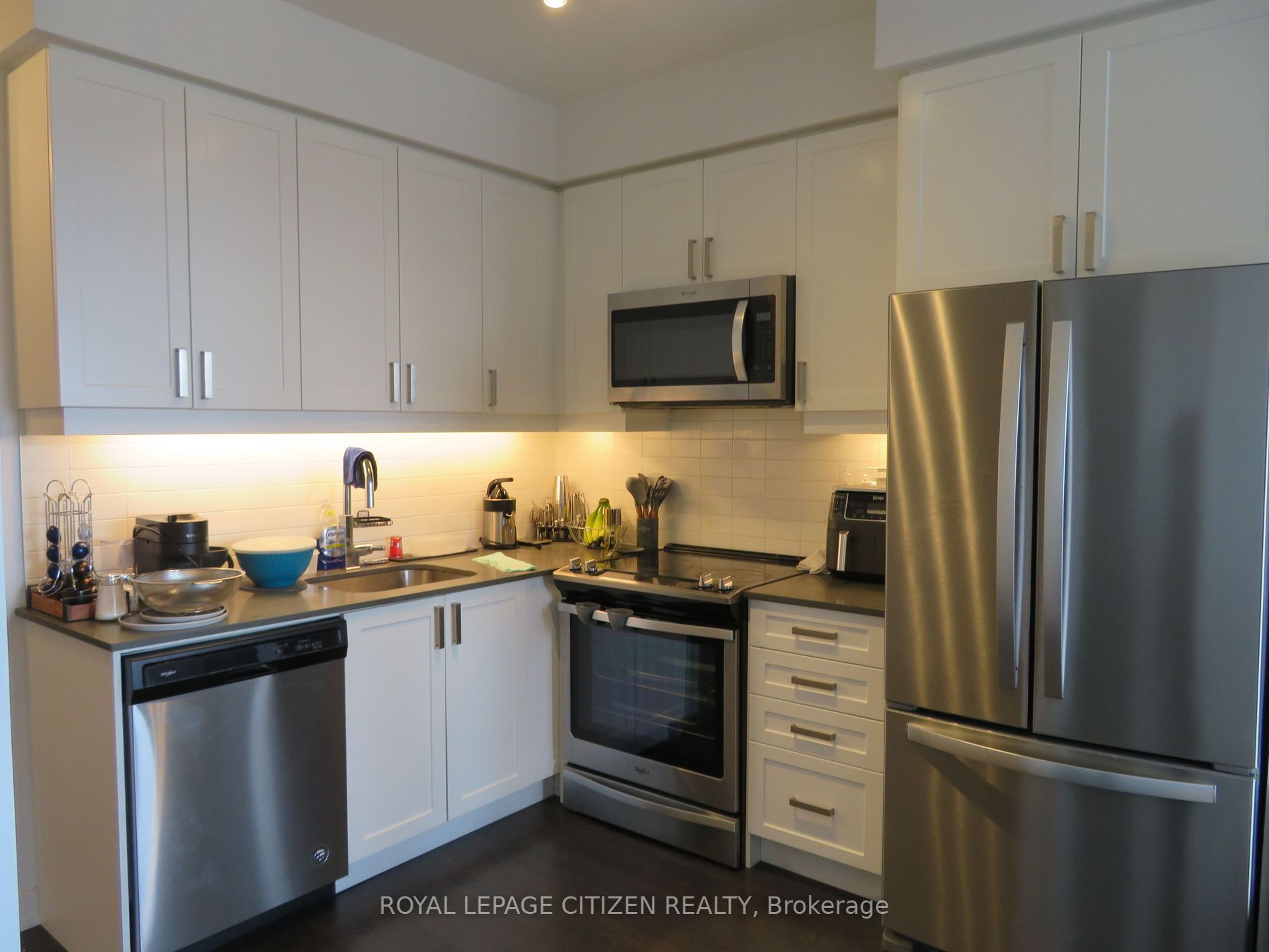 8 Nahani Way #3418