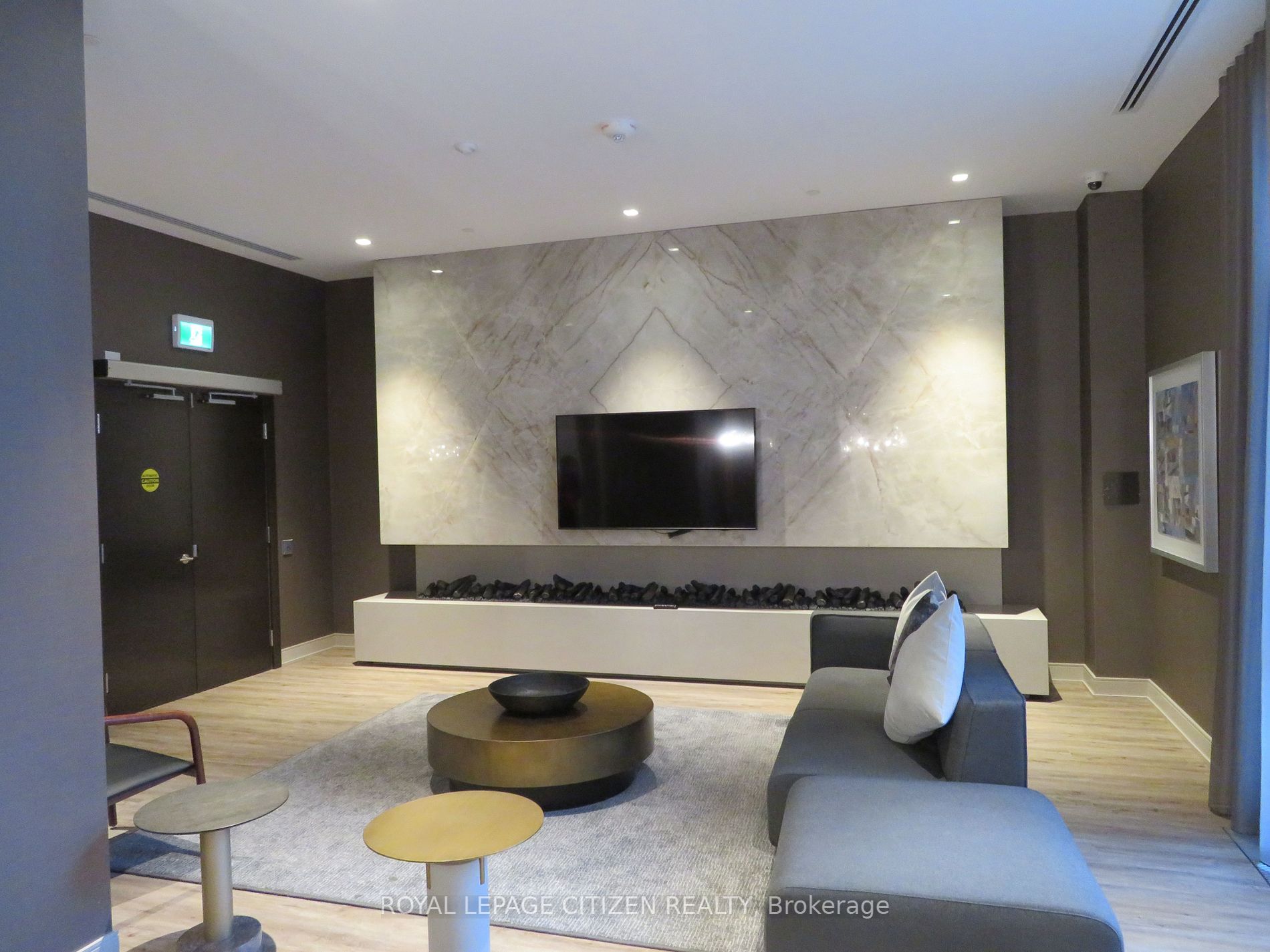 8 Nahani Way #3418