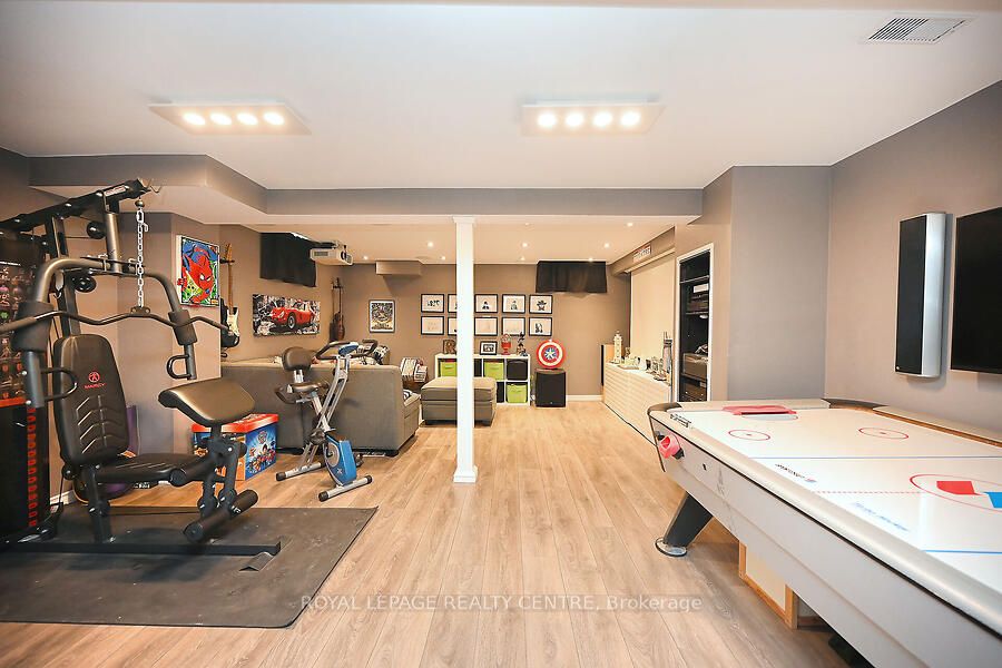 3 Lake Louise Drive