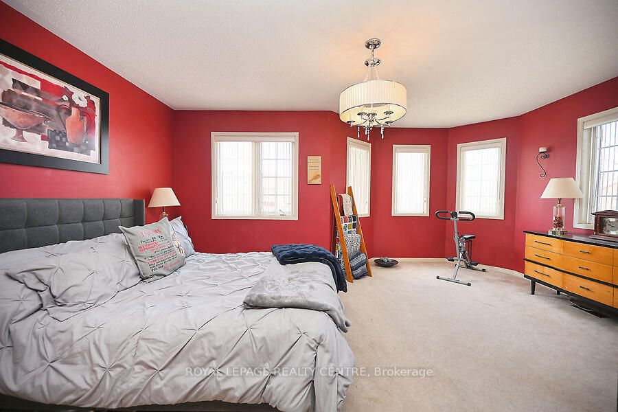 3 Lake Louise Drive