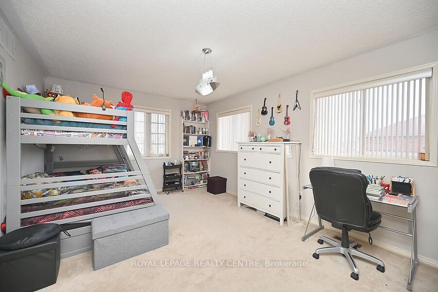 3 Lake Louise Drive
