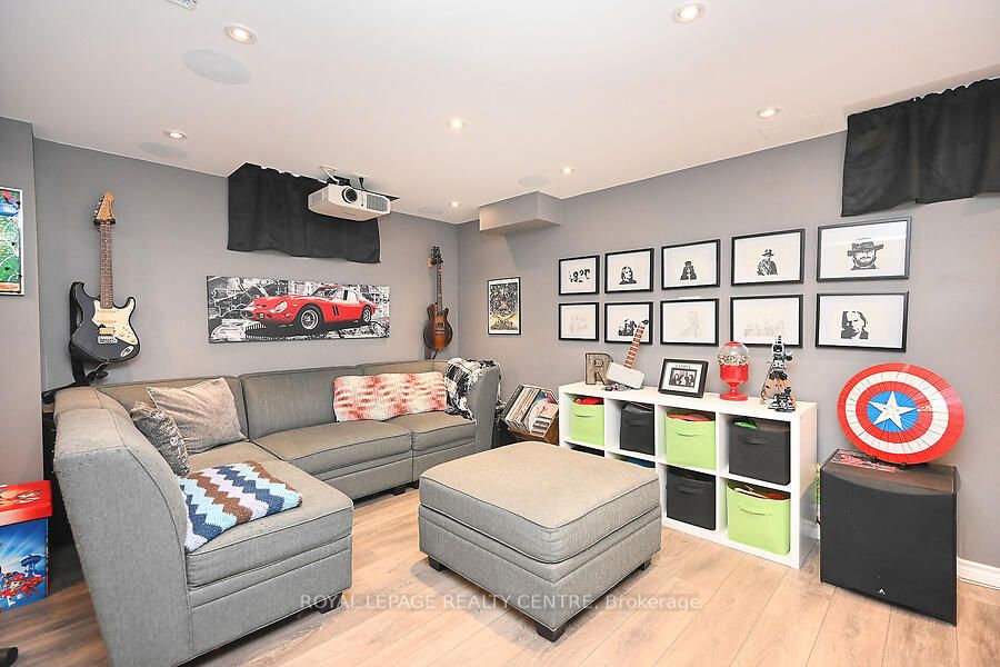 3 Lake Louise Drive