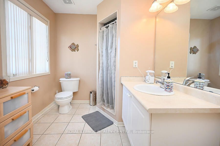 3 Lake Louise Drive