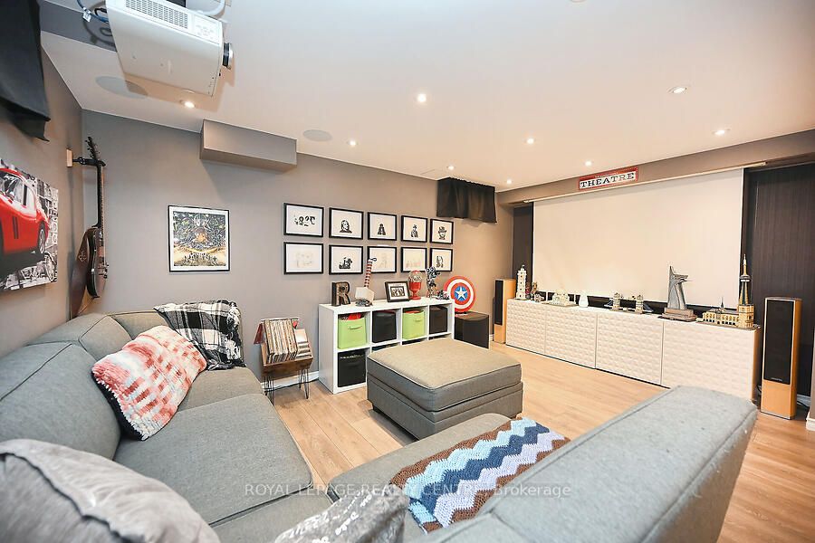 3 Lake Louise Drive