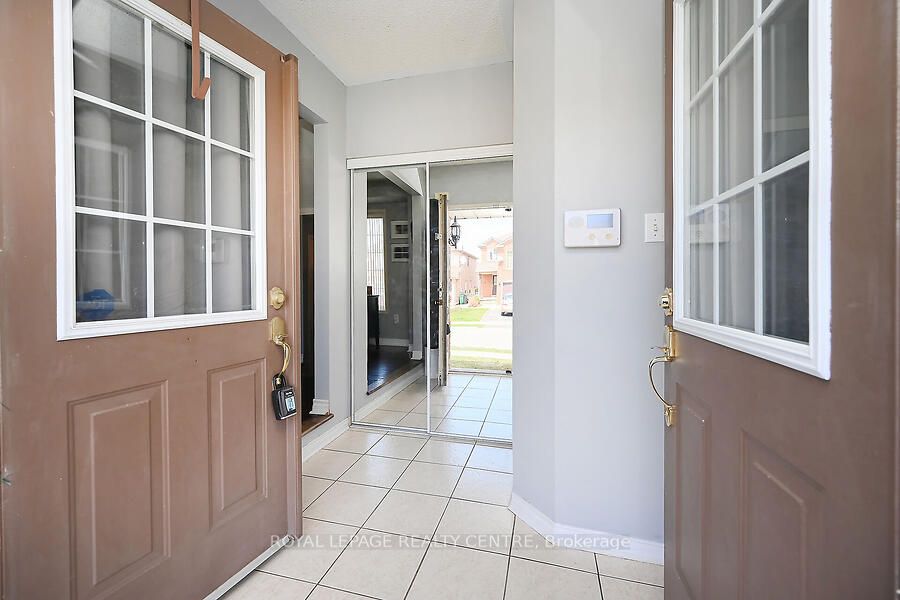 3 Lake Louise Drive