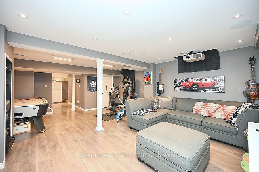 3 Lake Louise Drive