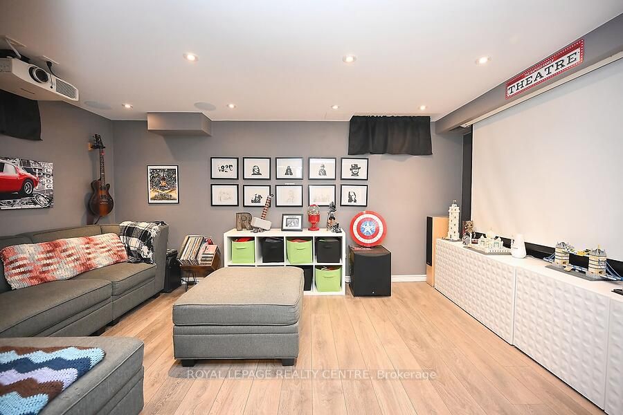 3 Lake Louise Drive