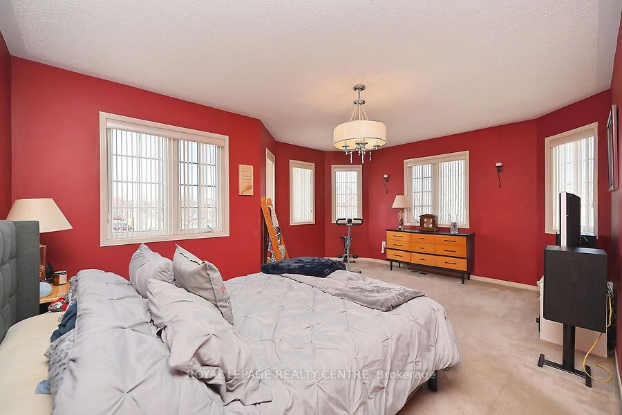 3 Lake Louise Drive
