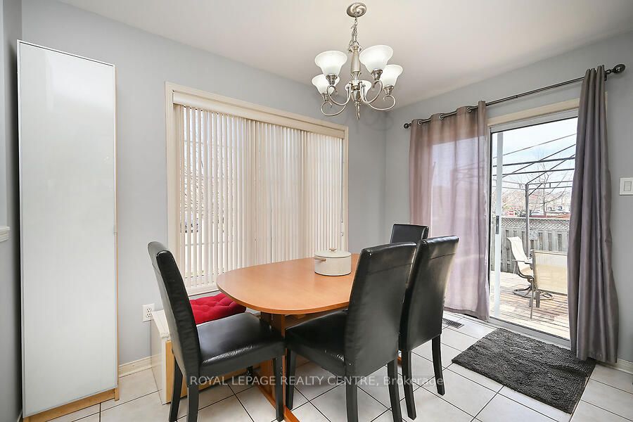 3 Lake Louise Drive