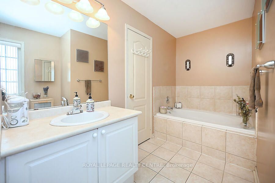 3 Lake Louise Drive