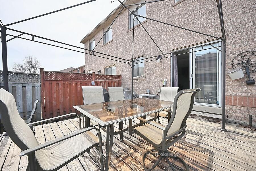 3 Lake Louise Drive