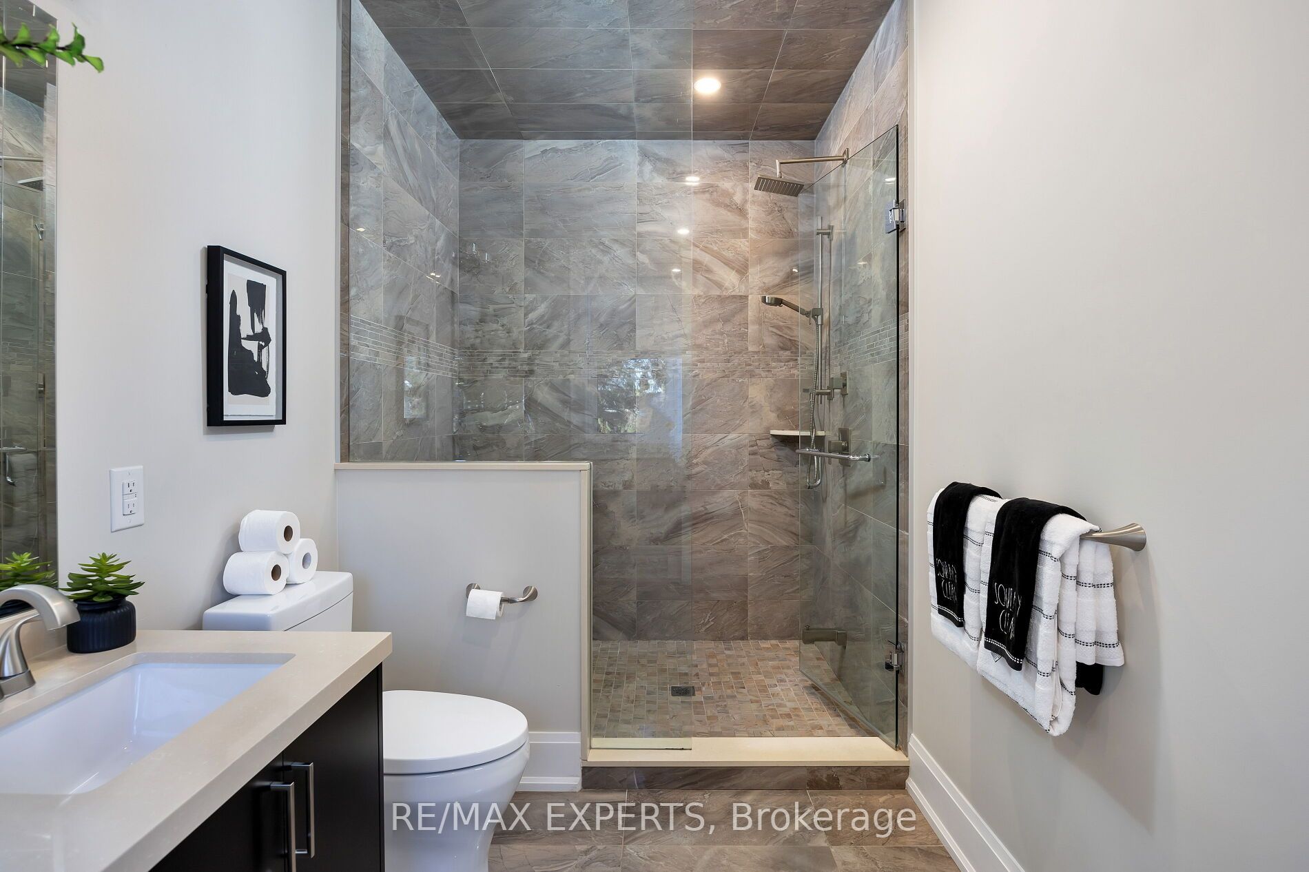 5 Dartmouth Cres