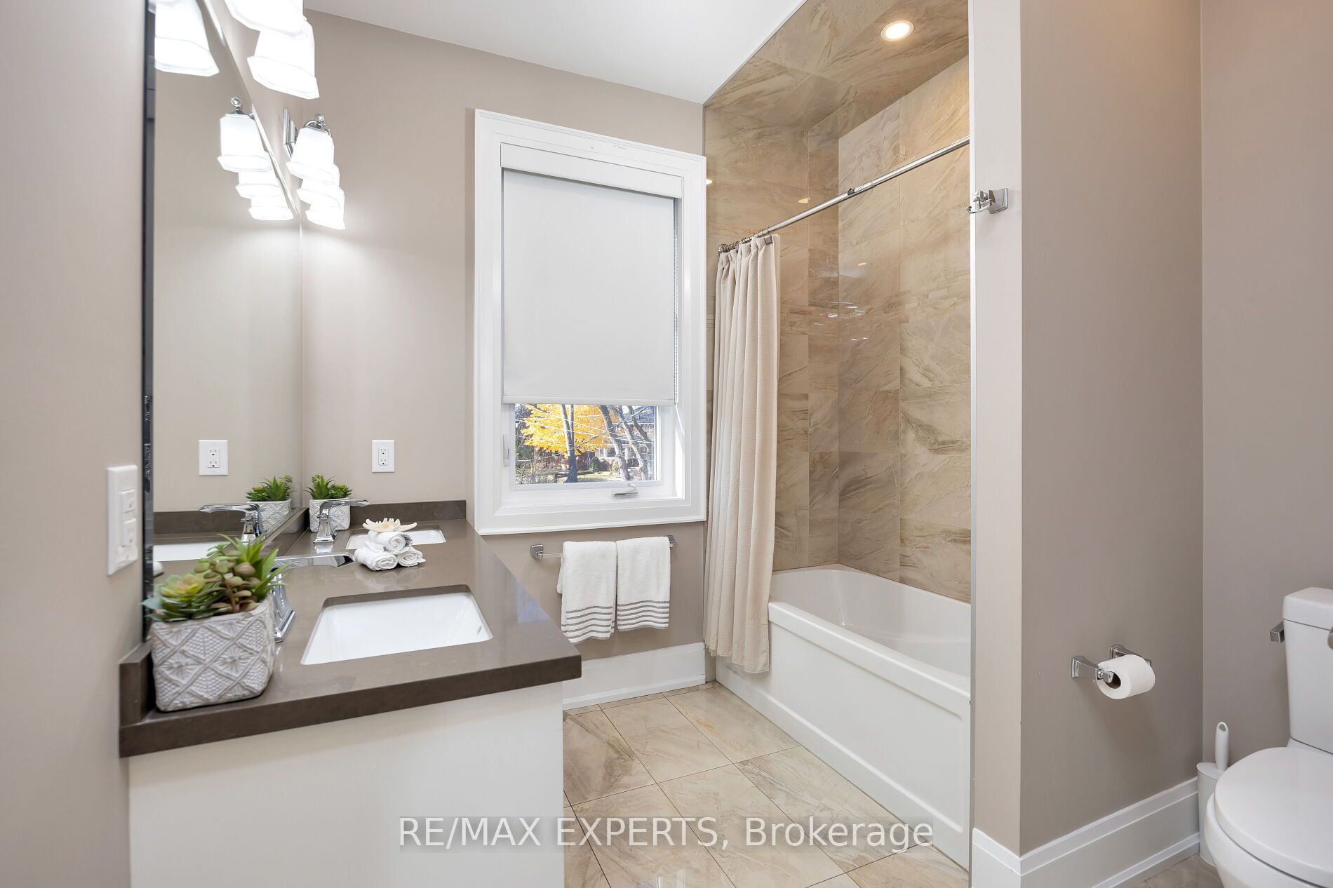 5 Dartmouth Cres