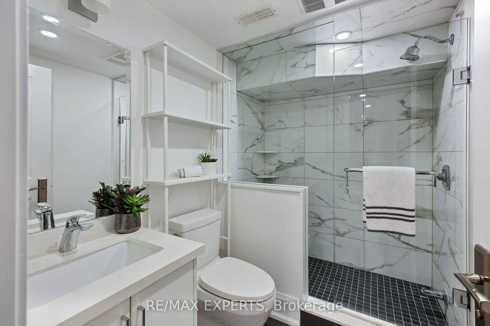 5 Dartmouth Cres