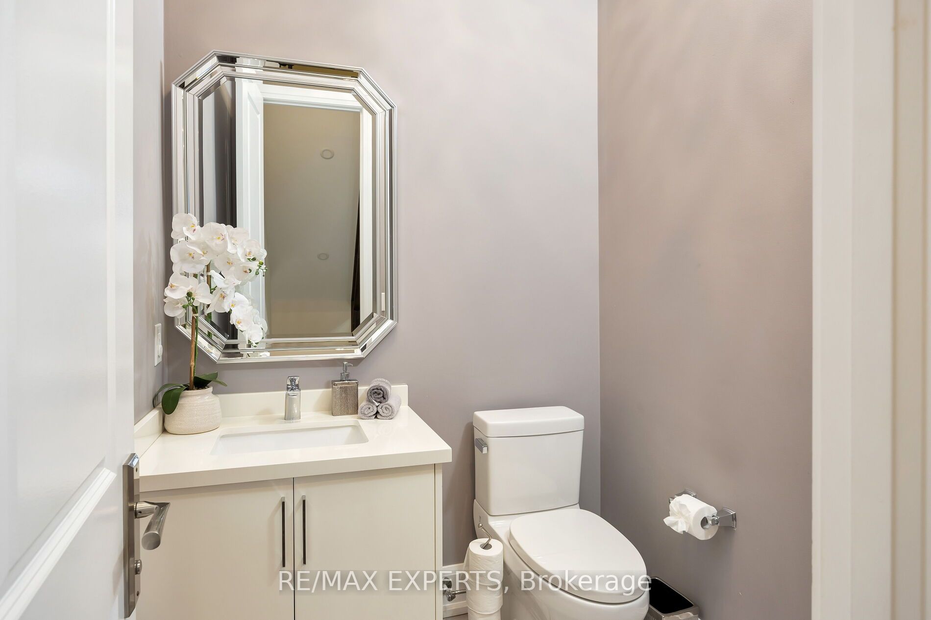 5 Dartmouth Cres