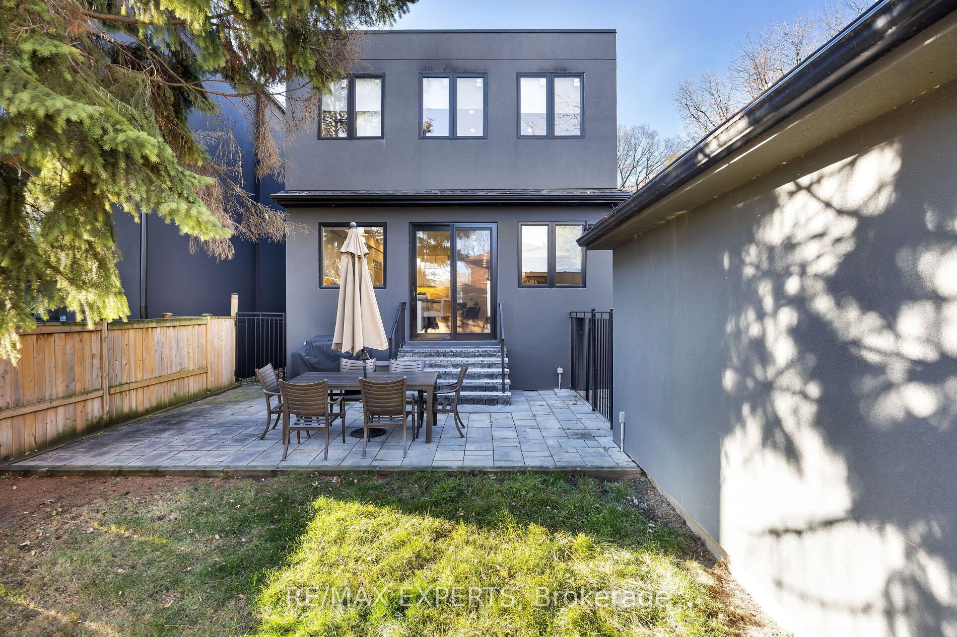 5 Dartmouth Cres