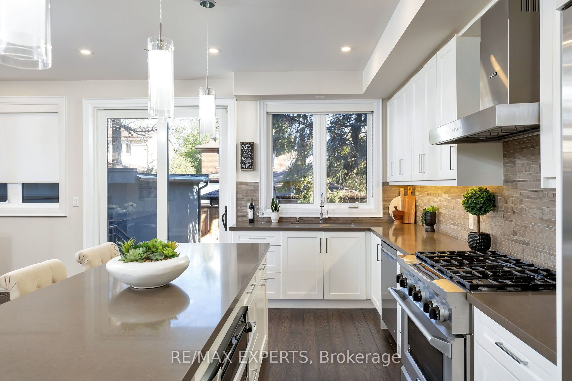 5 Dartmouth Cres