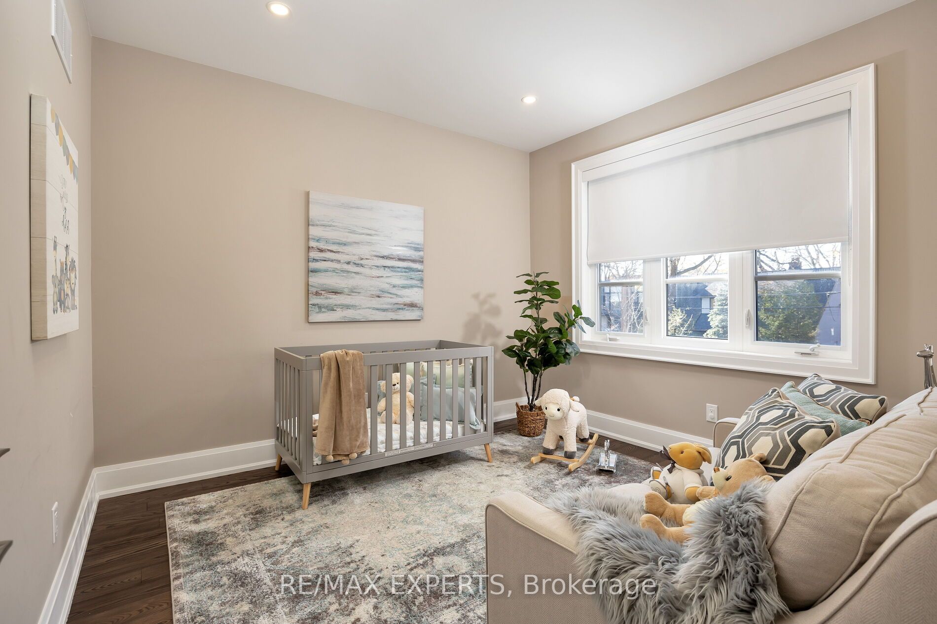 5 Dartmouth Cres