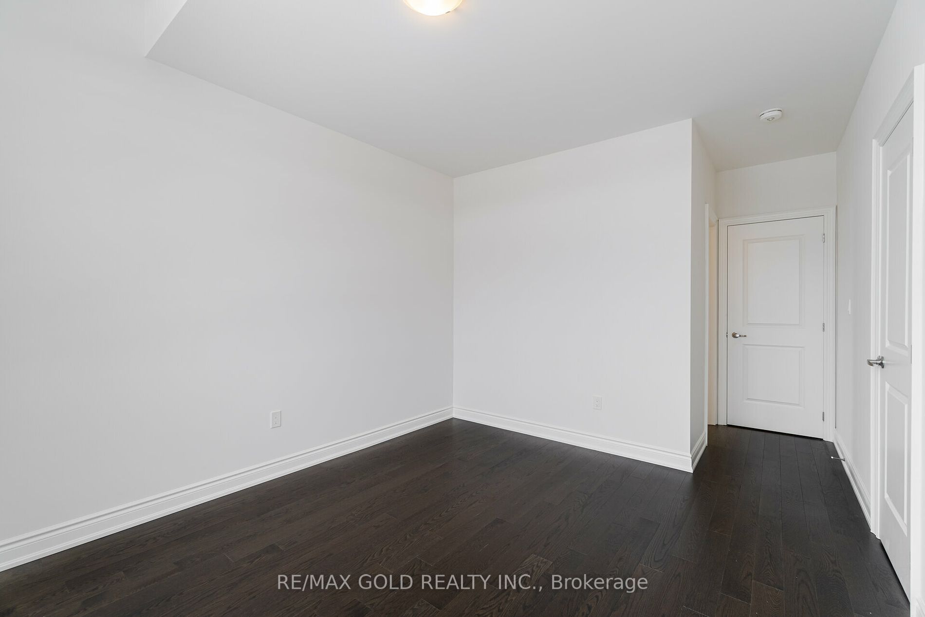 107 Walker Rd W