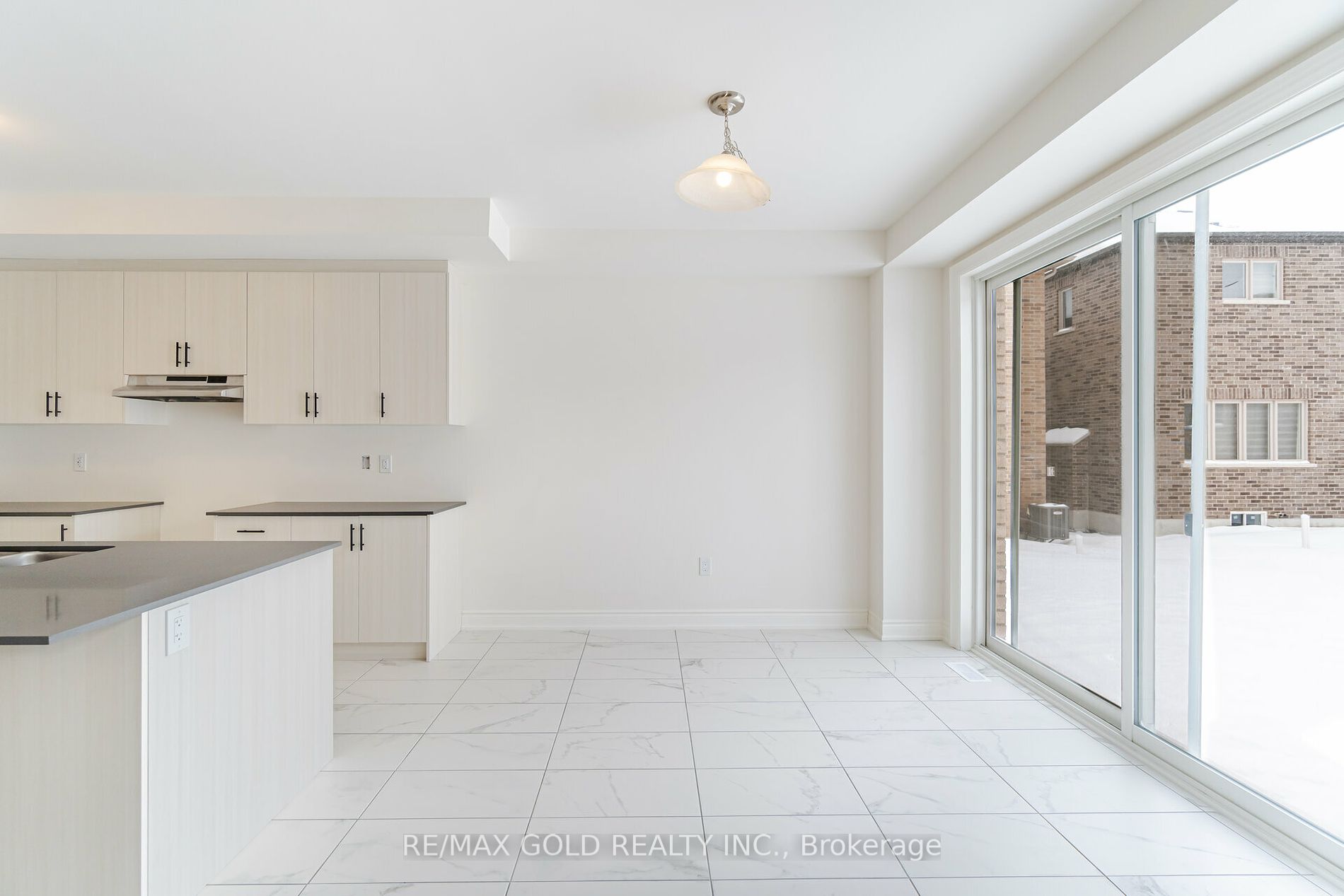 107 Walker Rd W