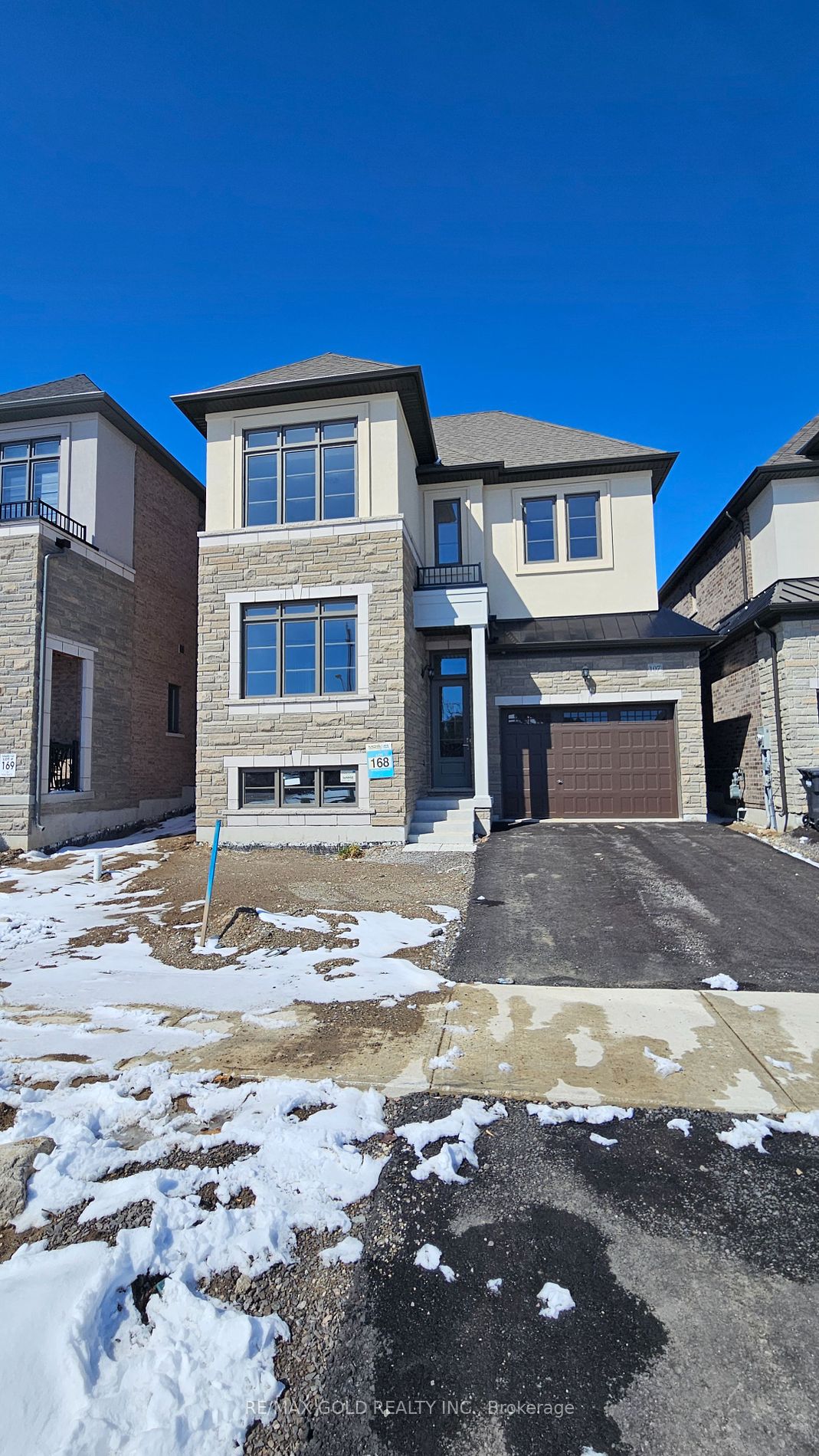107 Walker Rd W