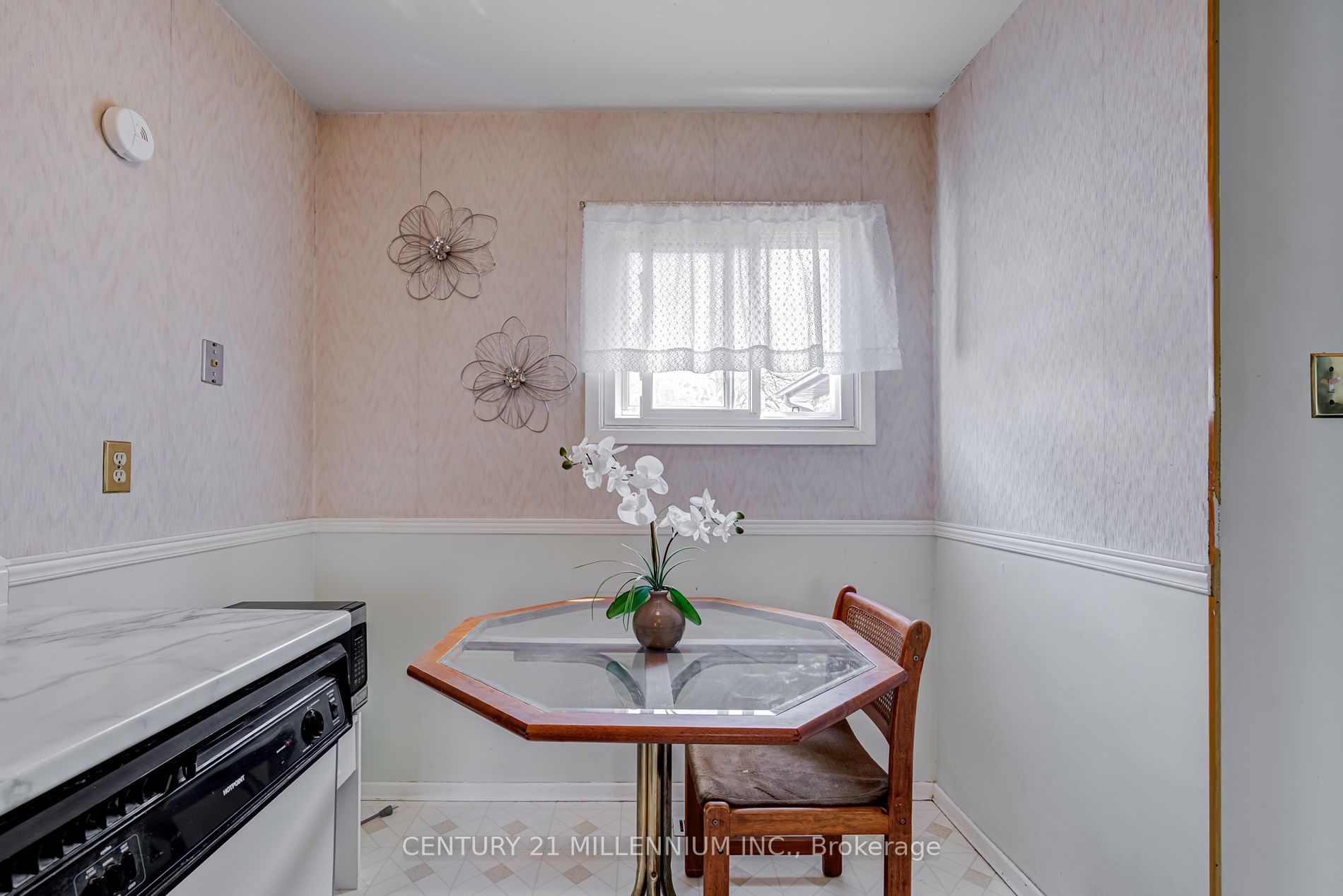 22 Mitchell Ave