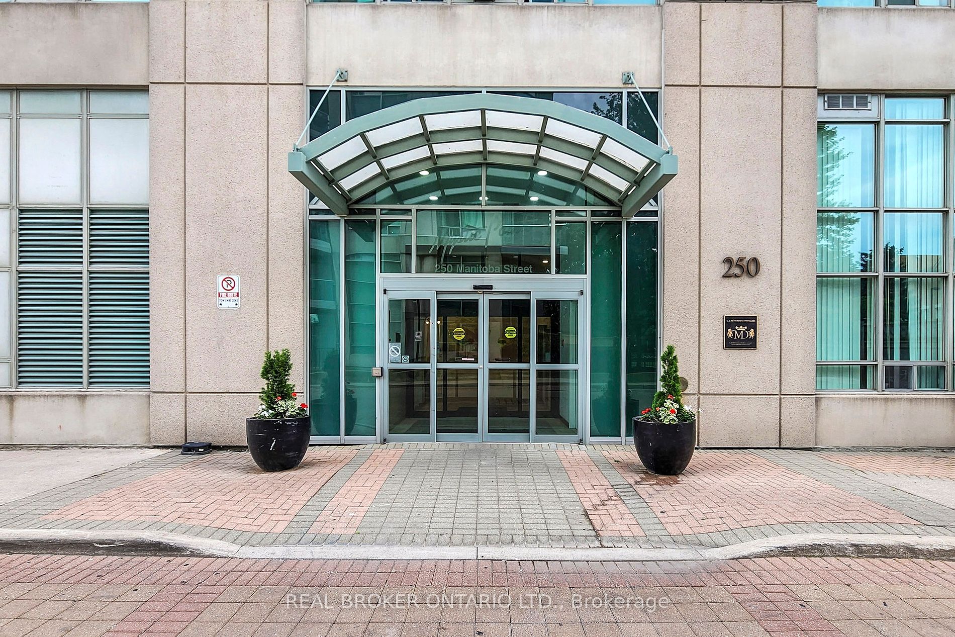 250 Manitoba Street, #728