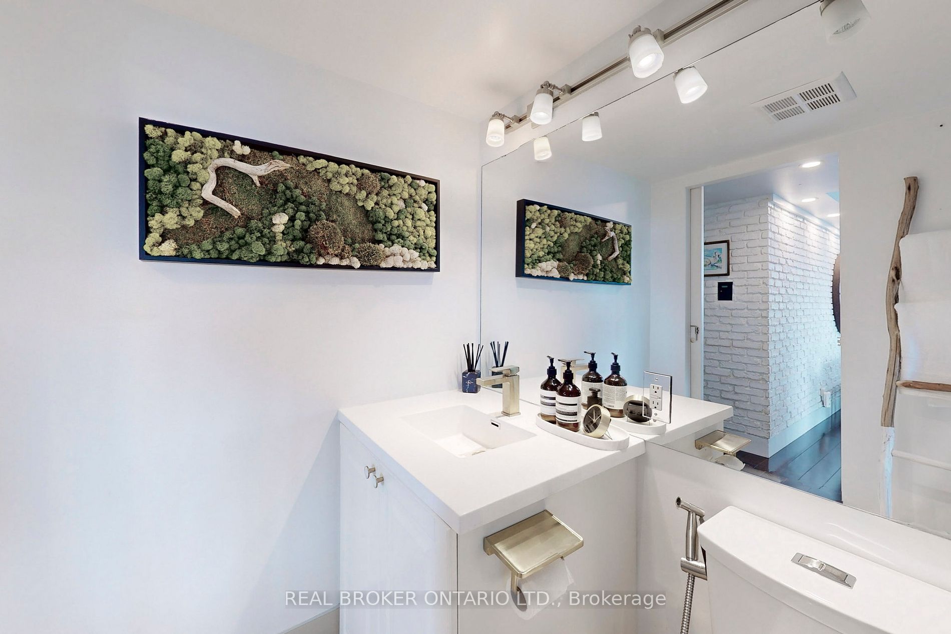 250 Manitoba Street, #728