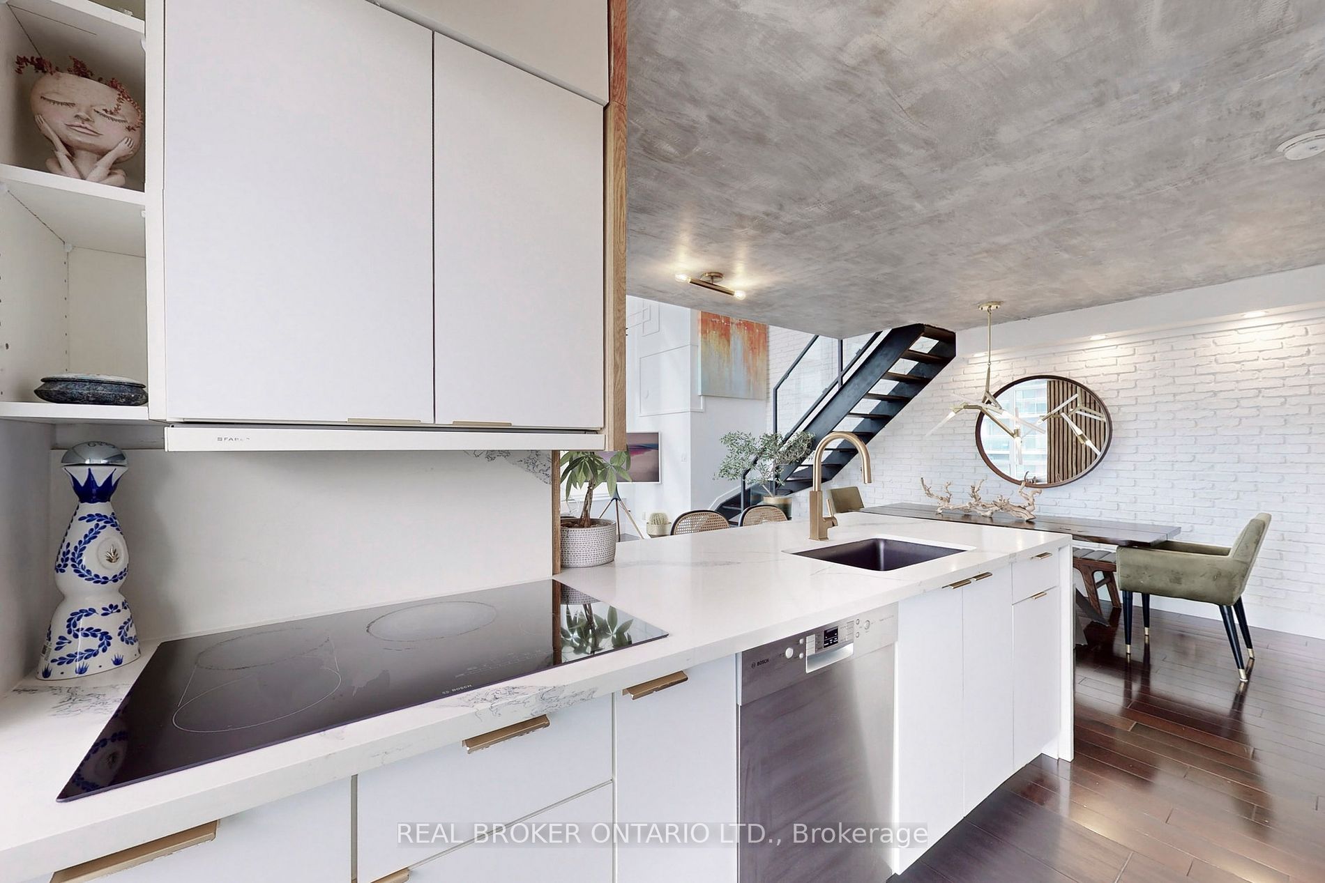 250 Manitoba Street, #728