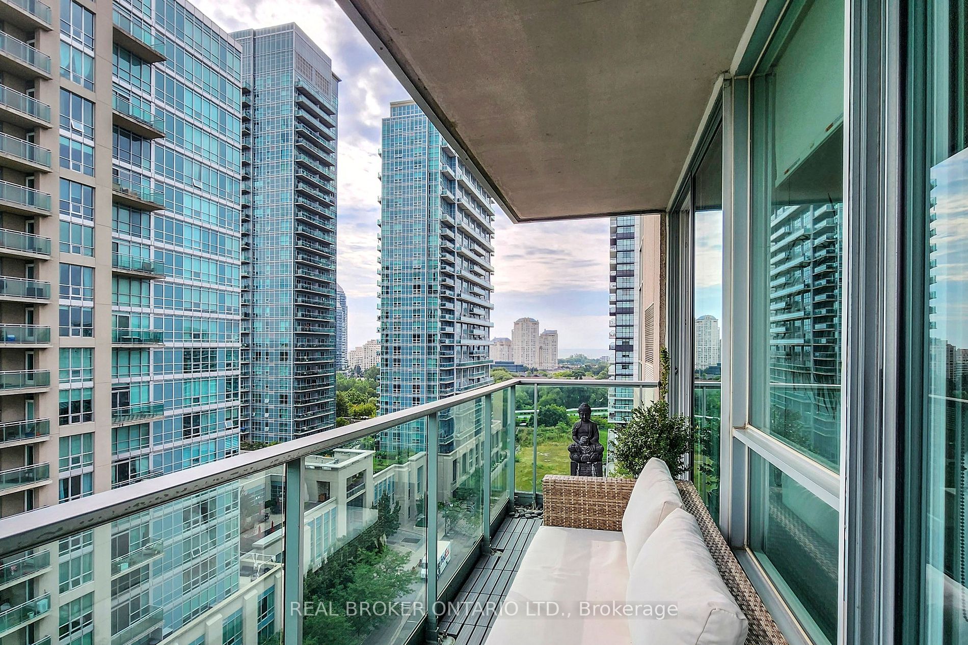 250 Manitoba Street, #728